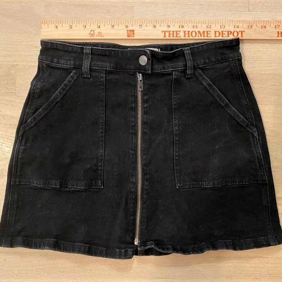 Madewell Dresses & Skirts - Madewell black zip front jean skirt size 28/6